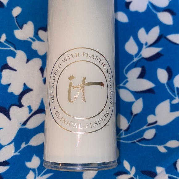 It Cosmetics Heavenly Skin Perfecting Brush - Picture 5 of 6